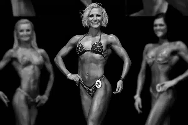 Entrenamiento para chica bikini fitness